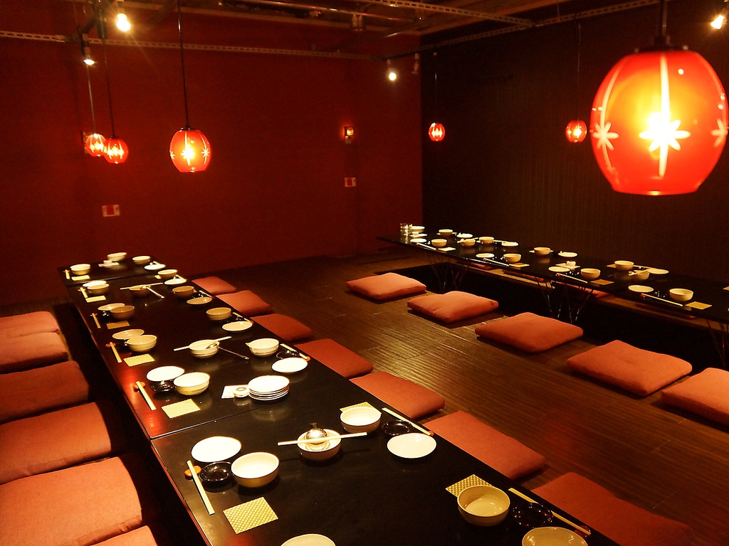 オカルの落ち着いた完全個室はご宴会に最適。2名様～100名様の大人数にも対応。