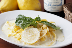 Tagliatelle alla crema di limone/農薬不使用レモンを使ったクリームソース　タリアテッレ