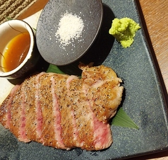 仙台牛のレアステーキ