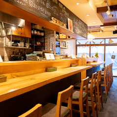 木目調の可愛い店内で美味しいお料理と美味しいお酒でゆったりと♪