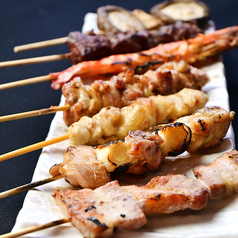 種類豊富なやきとりは1本130円(税込)～