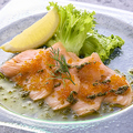 料理メニュー写真&nbsp;スモークサーモン&とびっこのカルパッチョ