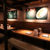 4名、2名、6名など多様なテーブル席をご用意。ゆったりとお食事を楽しめ、仲間との会話も弾みます♪