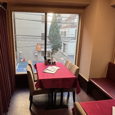 会社宴会や歓迎会、送別会などにおすすめの個室席。ゆったりとお寛ぎいただける空間となっております。