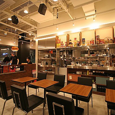 ワイアードカフェ WIRED CAFE フレンテ明大前店の雰囲気1