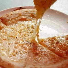 4種チーズのクアトロピザ ~蜂蜜添え~