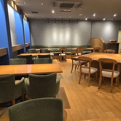 一席一席ゆったりとしたレイアウト配置◎ついつい長居してしまう落ち着いた空間でお食事をお楽しみください。