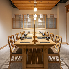 店内中央のテーブル席は当日用のお席となっており、最大8名様までお座り頂けます。【もつ鍋 前田屋】