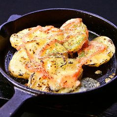 アツアツの鉄板焼き。お酒との相性も◎