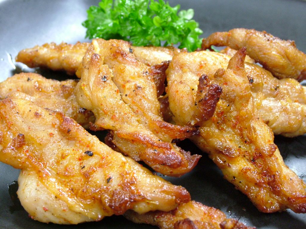 サイドメニューも大充実！人気なのは名古屋名物の鶏セセリや…