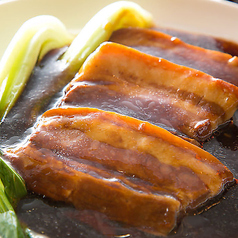 豚の角煮／豚肉の激辛煮込み／ホルモンの激辛煮込み