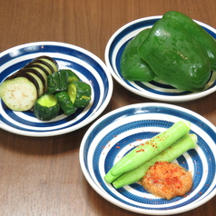 お通しは旬の野菜を使用。