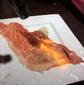 料理メニュー写真 鹿児島産A4黒毛和牛もも肉の炙り焼き 岩塩とわさびで