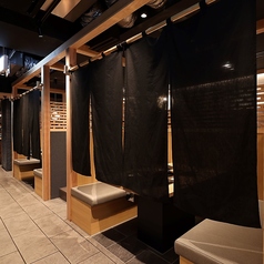 ◆店内の御座います、半個室のお部屋となっております。周囲のお客様との距離感もしっかりと御座いますので、御二人の空間でお楽しみいただけます。