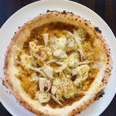 キーマカレーとチキンのピッツア