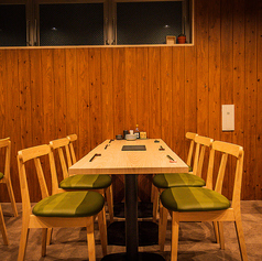 小宴会に。6人席ご用意ございます。