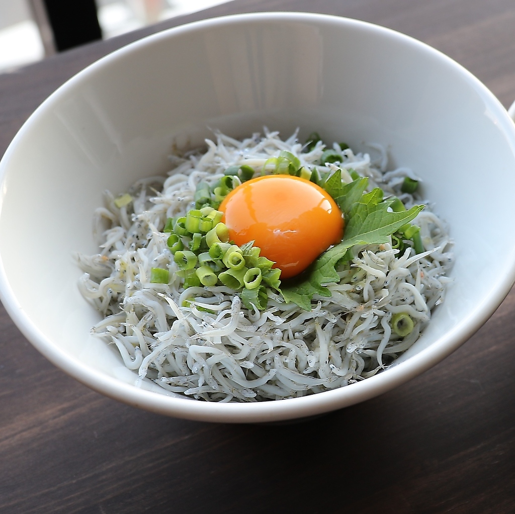 大人気！江ノ島名物釜揚げしらすボウル！江ノ島に来たならしらすは絶対！