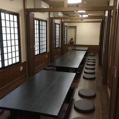 半個室の掘りごたつ席は、宴会にもご利用いただけます。