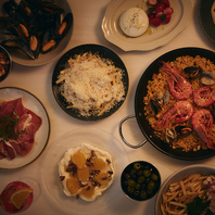 自分好みの組み合わせで楽しめる贅沢な地中海料理を提供