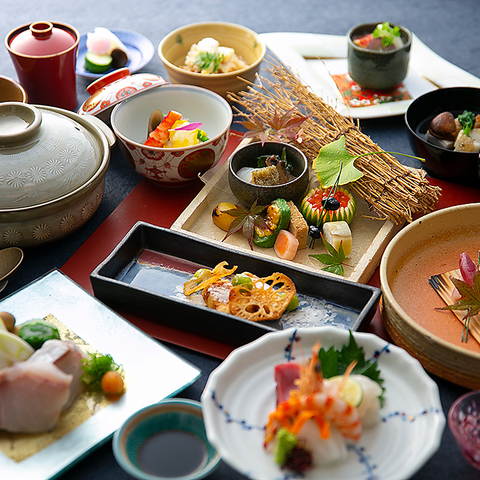 老舗で会席料理を堪能 季節を重んじる伝統的な日本料理をくつろぎの空間でどうぞ