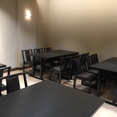 ６名テーブル席は、半個室。プライベート空間で、お食事をしていただけます。