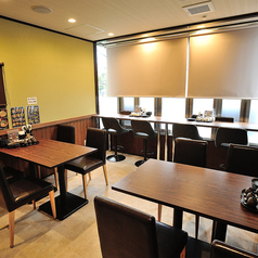 2階席には4名掛けテーブルを2席ご用意しております。