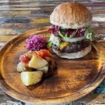 国産牛100％のジューシーなパテを使ったハンバーガー♪ボリューム満点です