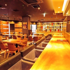 お仕事帰りにお立ち寄りやすいカウンター席をご用意しておりますので、お一人様でも気兼ねなくご利用いただけます。コースだけでなく、単品料理や単品飲み放題も豊富にご用意しておりますので、ちょい飲みやお食事にも最適です◎