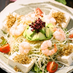 海老と豆腐のアボカドサラダの写真