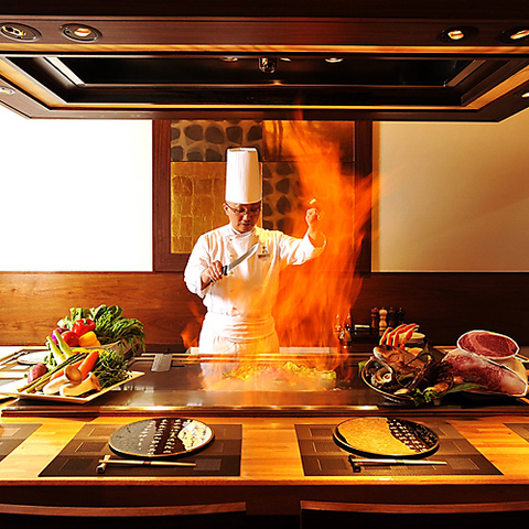 会席・鉄板焼き・天ぷらを楽しめる日本料理「源氏」