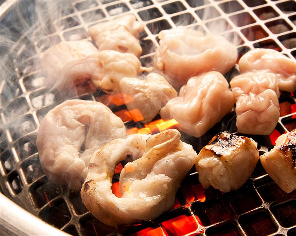 外カリッ、中トロ～な北見発祥・丸ホルモン。常に鮮度抜群だからお替り必至のおいしさです！