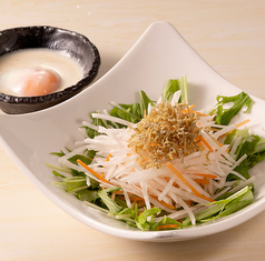じゃこと大根の温玉シーザーサラダ