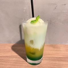 大人のメロンソーダ バニラアイスのせ