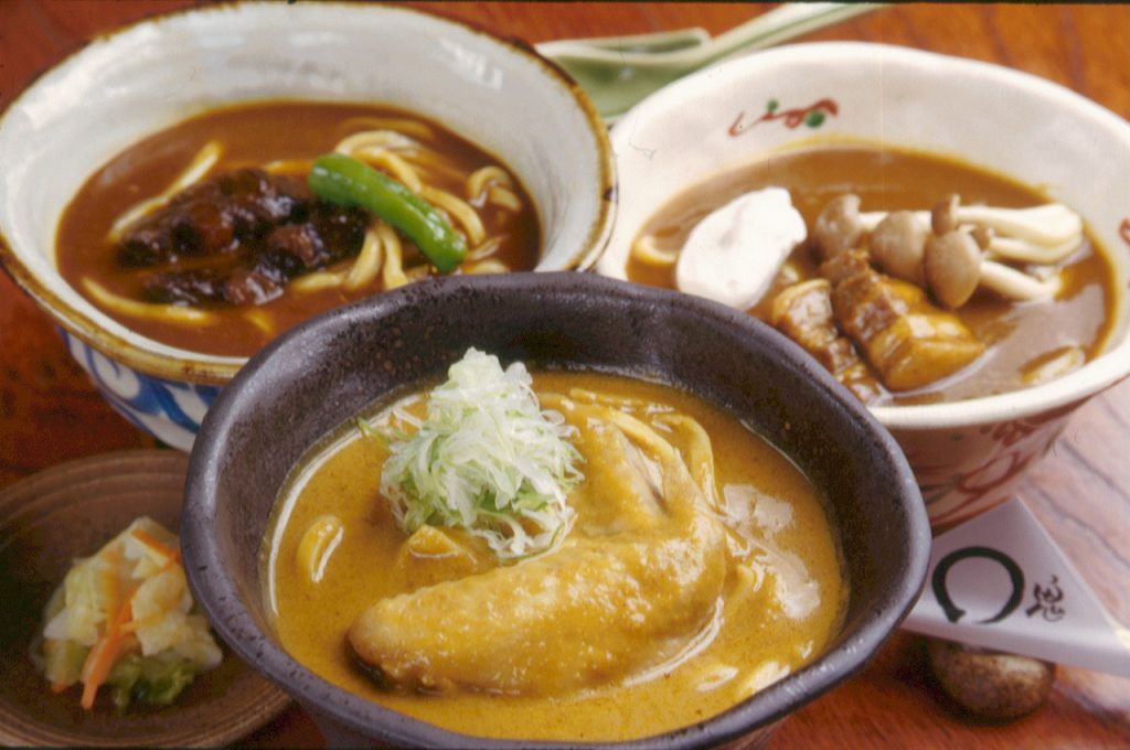 【昼の章】名物の鬼はそと三種(1,６９０円)異なる三種類のカレーうどんを食べ比べ。