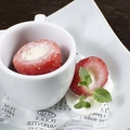 料理メニュー写真 まるごと苺アイス