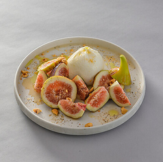 ブッラータチーズといちじく/ メープルシロップ・ヘーゼルナッツ