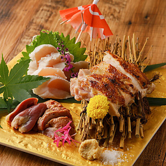 【鶏刺し3種盛り】鮮度が良く朝引きだからこそご提供できる、炙り・刺し・たたきメニューは自慢の逸品です!の写真