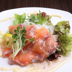 サーモンカルパッチョ/サーモンユッケ　各