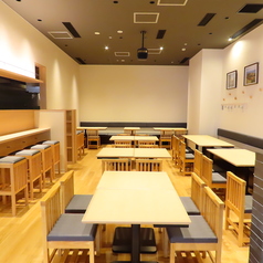 貸切は最大47名様までご利用いただけます。テーブルは繋げてご利用できますので、並んでお食事をお愉しみいただけます。まずはお気軽にお店にお問合せください。