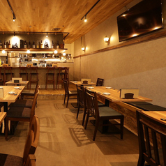 壁側のお席はソファー席になっており、ゆったりとお寛ぎいただけます!