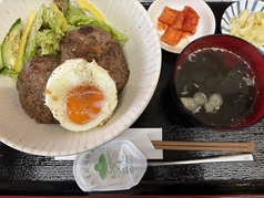 牛串と小皿 舜のおすすめランチ2