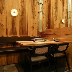 どのお席も強力な換気設備が整っており、煙や匂いがこもる心配がありません◎常に空気が入れ替わるクリーンな環境なので、清潔感を重視されるお客様にも快適にお過ごしいただけます♪