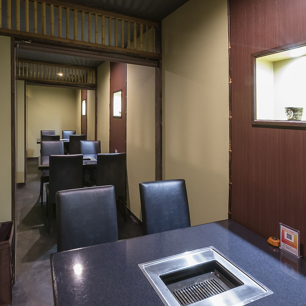 個室をつなげることで最大12名で使えます！会社宴会や大人数での飲み会にぜひお使いください！