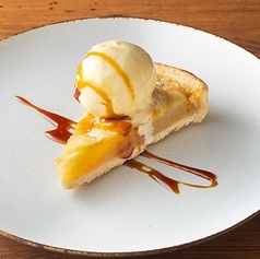 ベイクドアップルタルト バニラアイスクリーム添え
