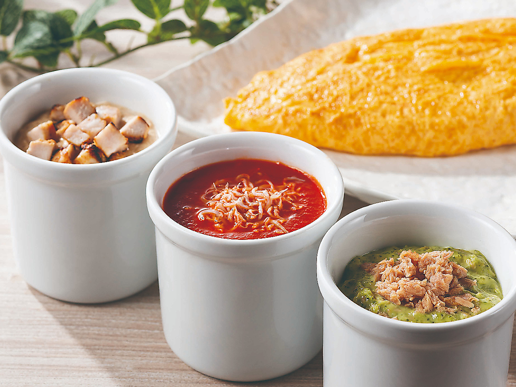 実演コーナーでは出来立てのオムレツをご提供致します。