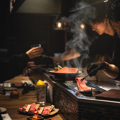 プロの焼き師がアテンドさせていただきます。是非、最高の焼き加減で上質なお肉をご堪能ください！