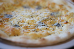４種類のチーズのピッツァ「クワトロフォルマッジ」