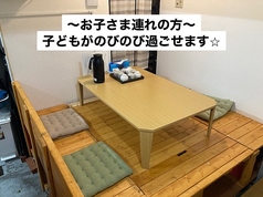 ４人ほどで快適に使えるテーブル席です