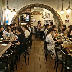 伝統のソーセージやチーズフォンデュに加え「薬膳スチーム」「パエリアパンアヒージョ」「瞬間燻製」も◎の写真