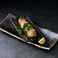 【薪焼き 魚】帆立の薪焼き 酢橘添え